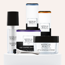 Medical Beauty Produkte auf einem Podest
